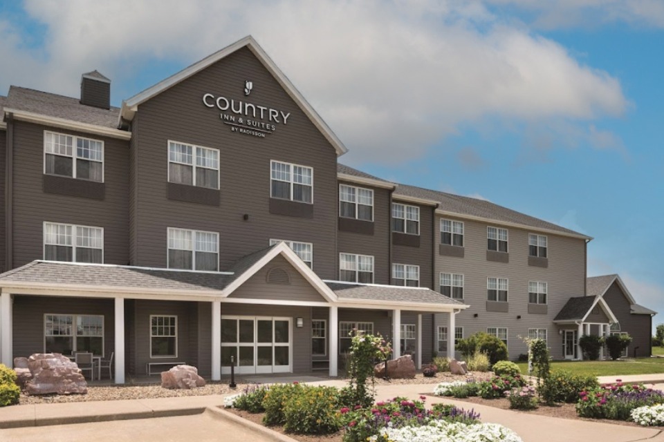 Country Inn & Suites photo